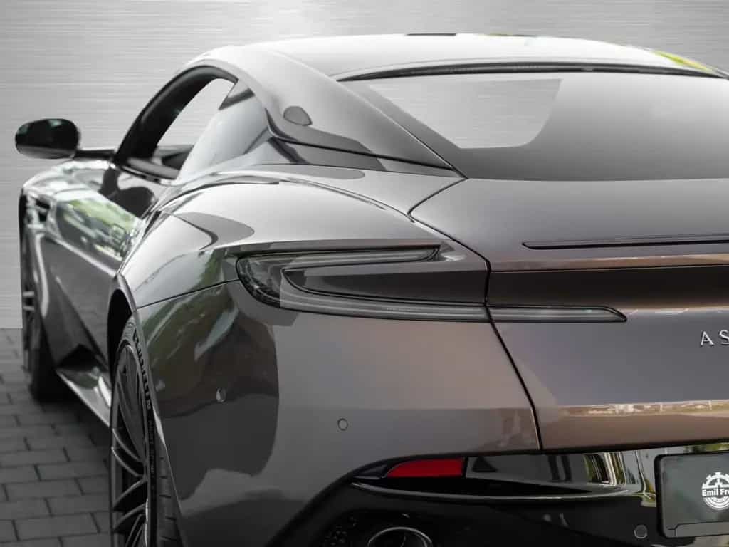 Aston Martin DB12 V8 Coupe null-photo-24