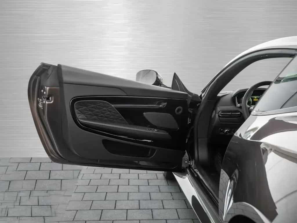 Aston Martin DB12 V8 Coupe null-photo-25