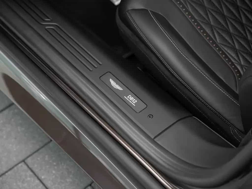 Aston Martin DB12 V8 Coupe null-photo-27