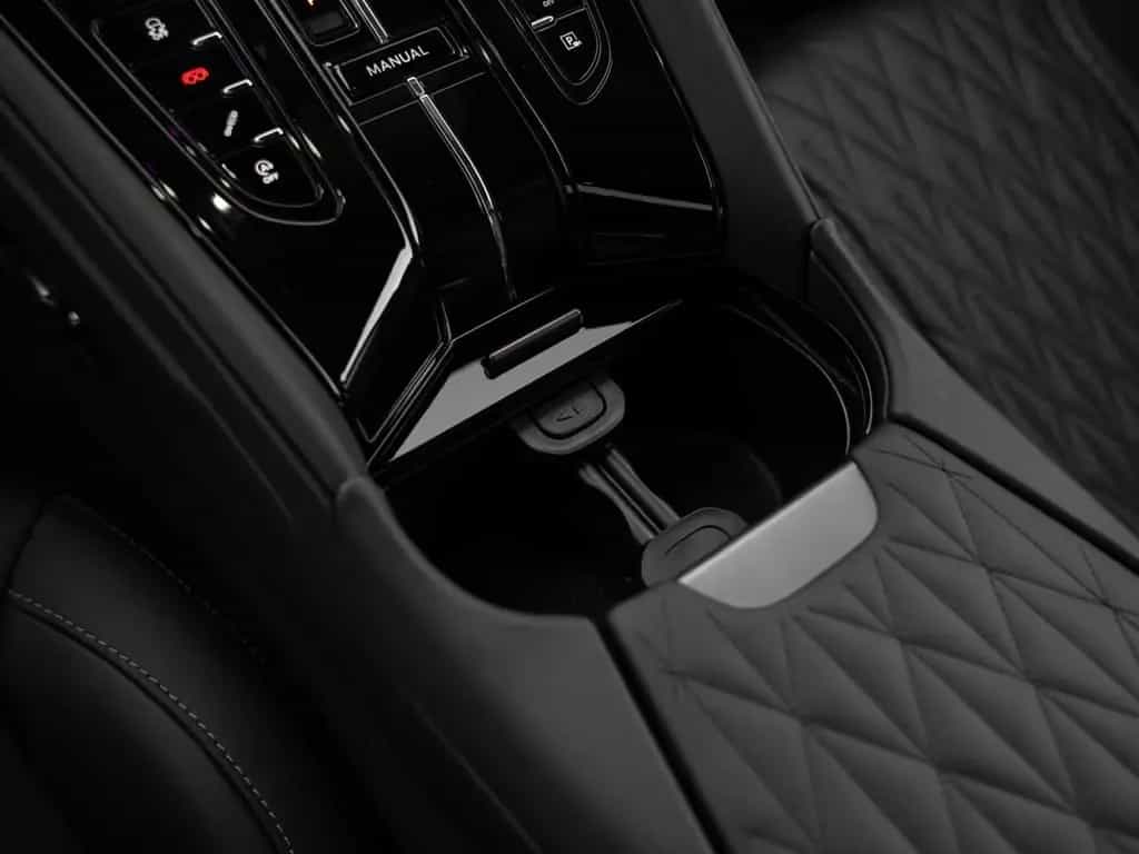Aston Martin DB12 V8 Coupe null-photo-34