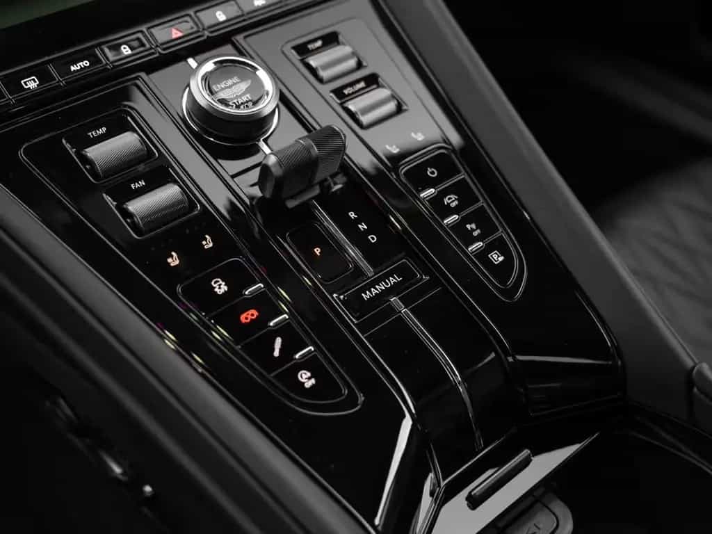 Aston Martin DB12 V8 Coupe null-photo-35
