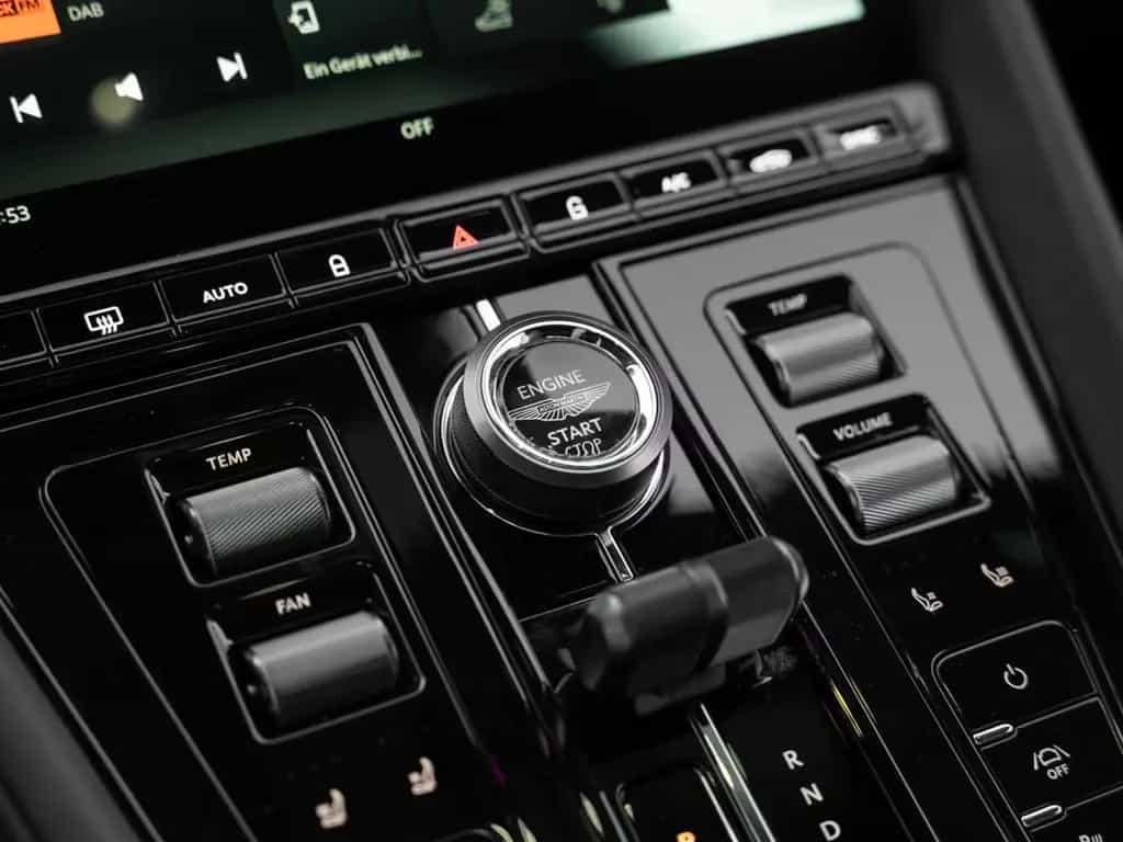 Aston Martin DB12 V8 Coupe null-photo-36