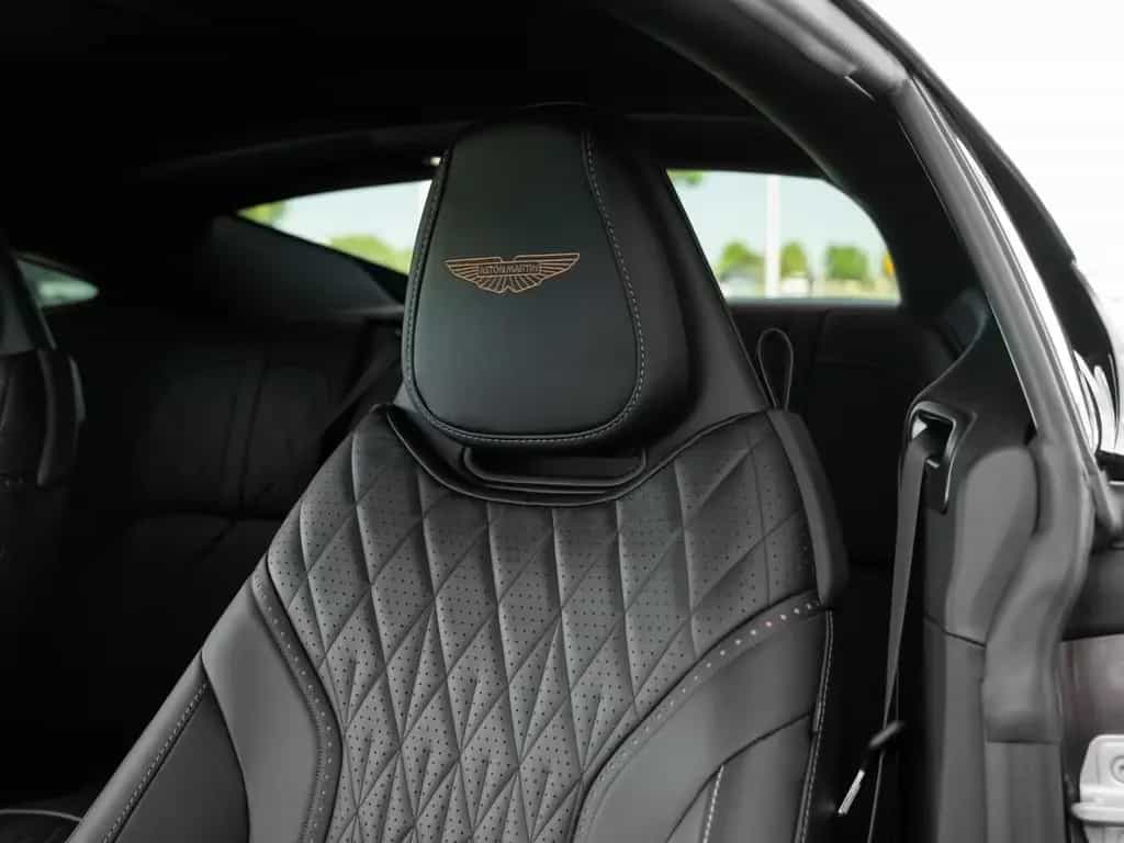 Aston Martin DB12 V8 Coupe null-photo-4