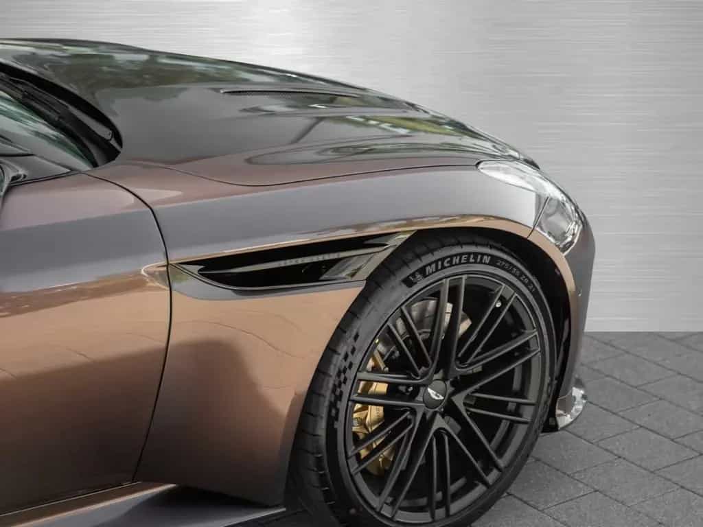Aston Martin DB12 V8 Coupe null-photo-8