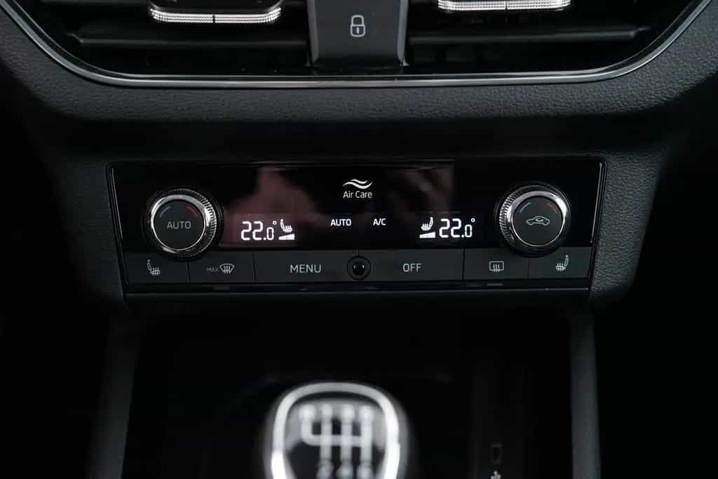 Skoda Scala TOUR 1.0TSI PREMIUM-LED+KAMERA+SITZHEIZUNG 04/2022-photo-24