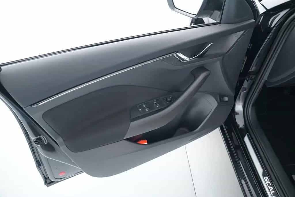 Skoda Scala TOUR 1.0TSI PREMIUM-LED+KAMERA+SITZHEIZUNG 04/2022-photo-27