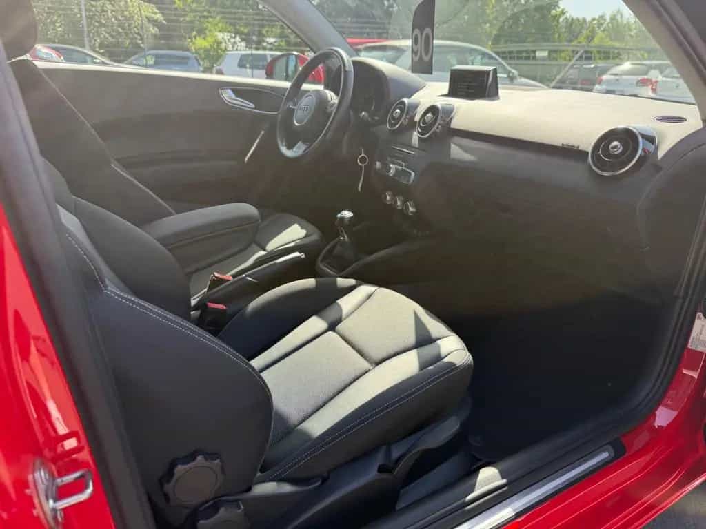 Audi A1 Sport*SHZ*PDC*FSP*USB*ALU*ALLWETTER*TÜV NEU* 05/2017-photo-14