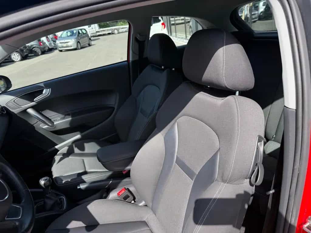 Audi A1 Sport*SHZ*PDC*FSP*USB*ALU*ALLWETTER*TÜV NEU* 05/2017-photo-7