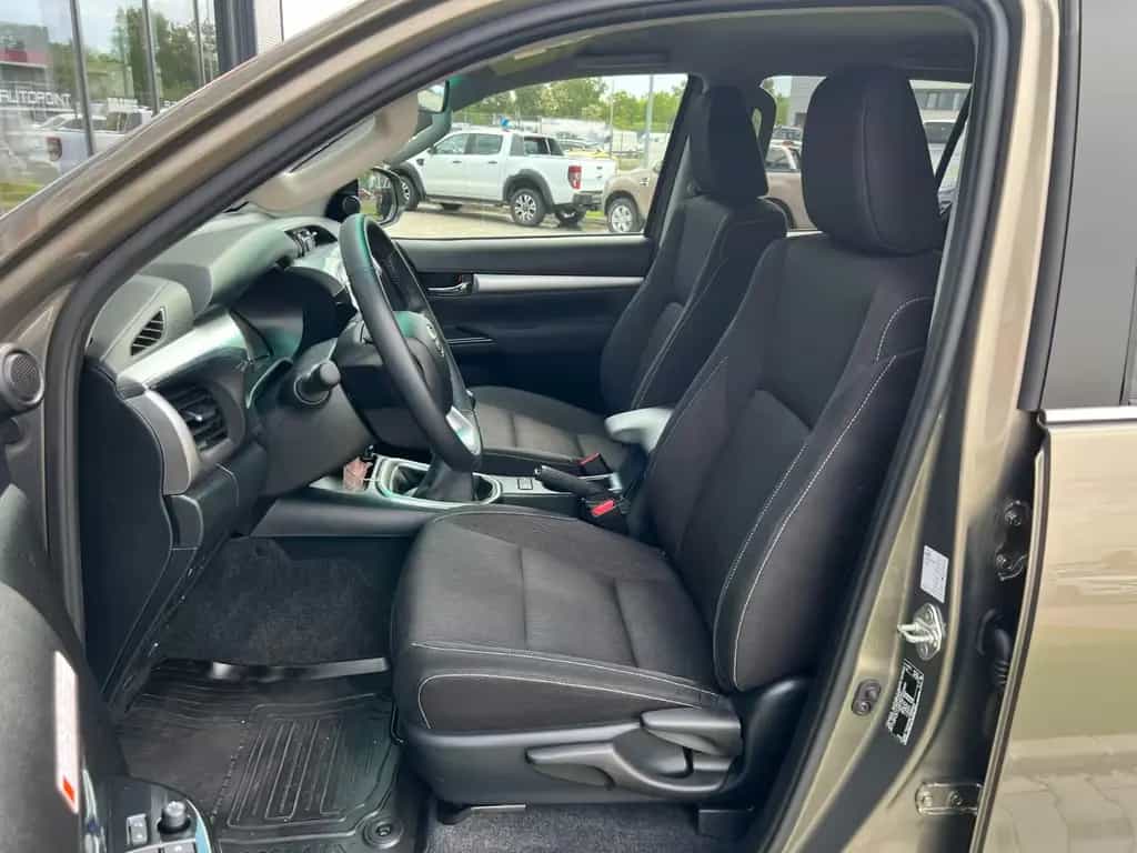 Toyota Hilux 2.8 D-4D Comfort TSS°GARANTIE°SEILWINDE 11/2023-photo-11
