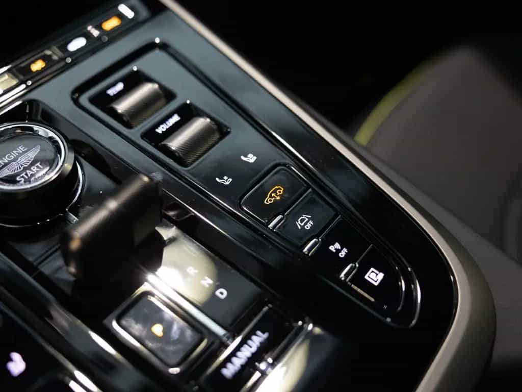 Aston Martin DBX 707 AMR Aston Martin Hamburg 04/2026-photo-27