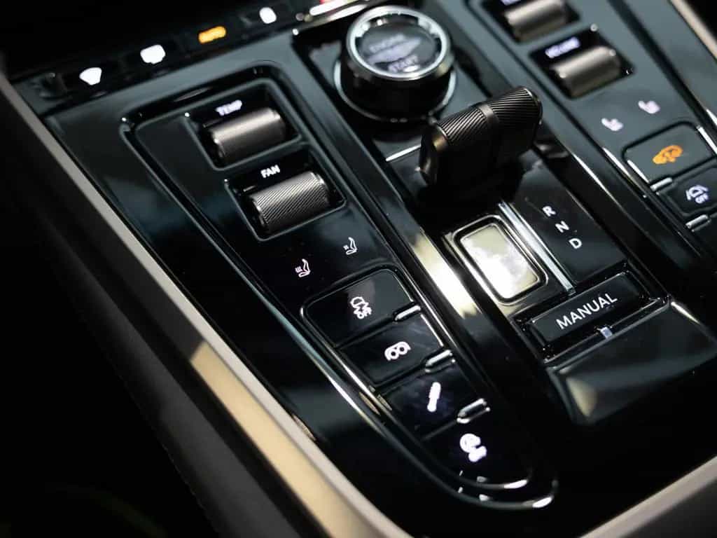 Aston Martin DBX 707 AMR Aston Martin Hamburg 04/2026-photo-28