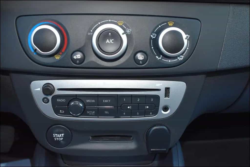 Renault Megane III Lim. 5-trg. Authentique TÜV-12/27 09/2015-photo-18