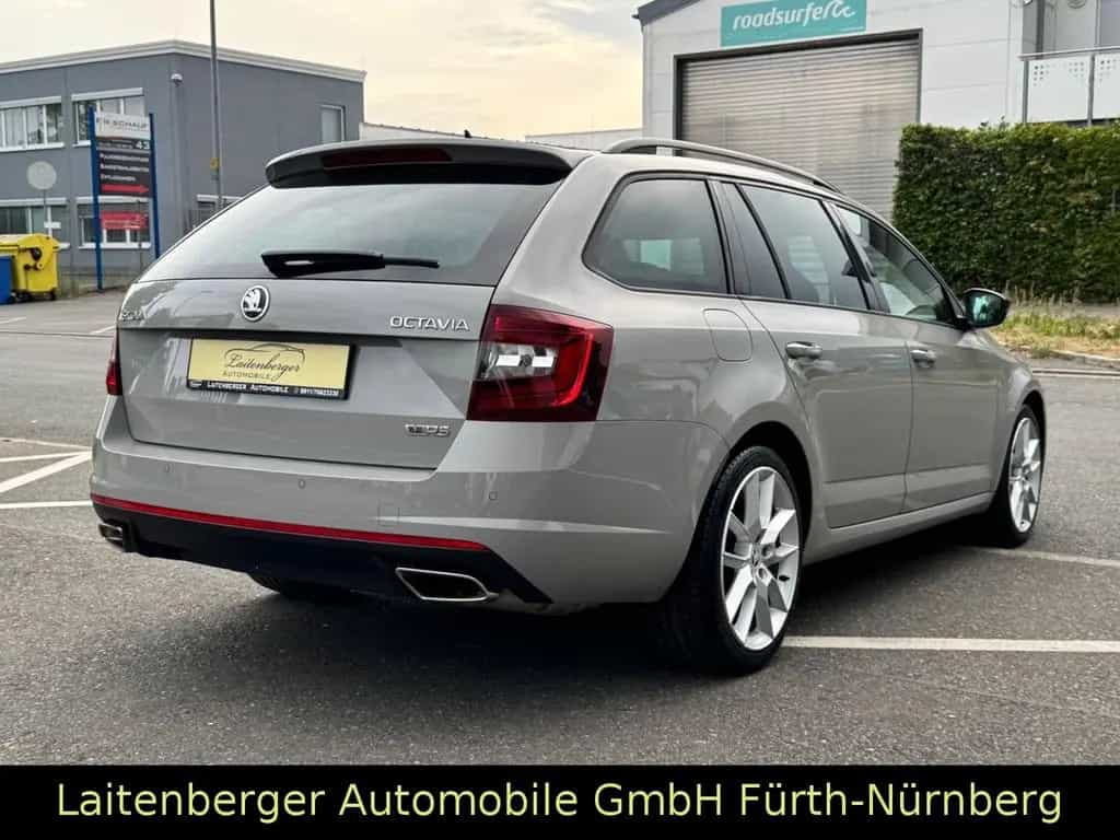 Skoda Octavia RS 2.0Ltr*DSG*LED*NAVI*ALCANTARA*SHZ*PDC 06/2017-photo-3