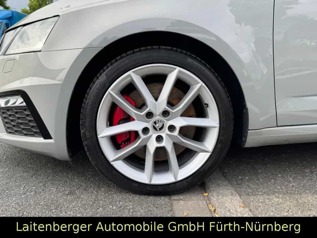 Skoda Octavia RS 2.0Ltr*DSG*LED*NAVI*ALCANTARA*SHZ*PDC 06/2017-photo-40
