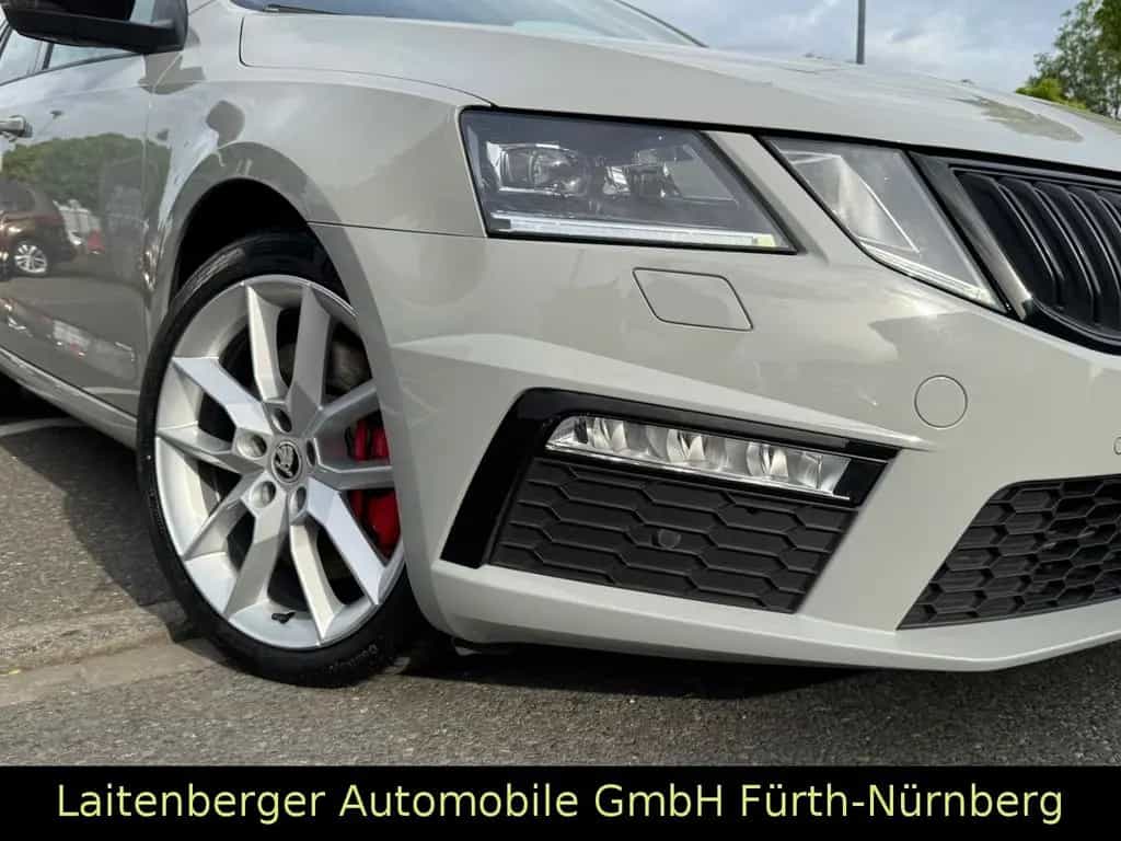 Skoda Octavia RS 2.0Ltr*DSG*LED*NAVI*ALCANTARA*SHZ*PDC 06/2017-photo-45