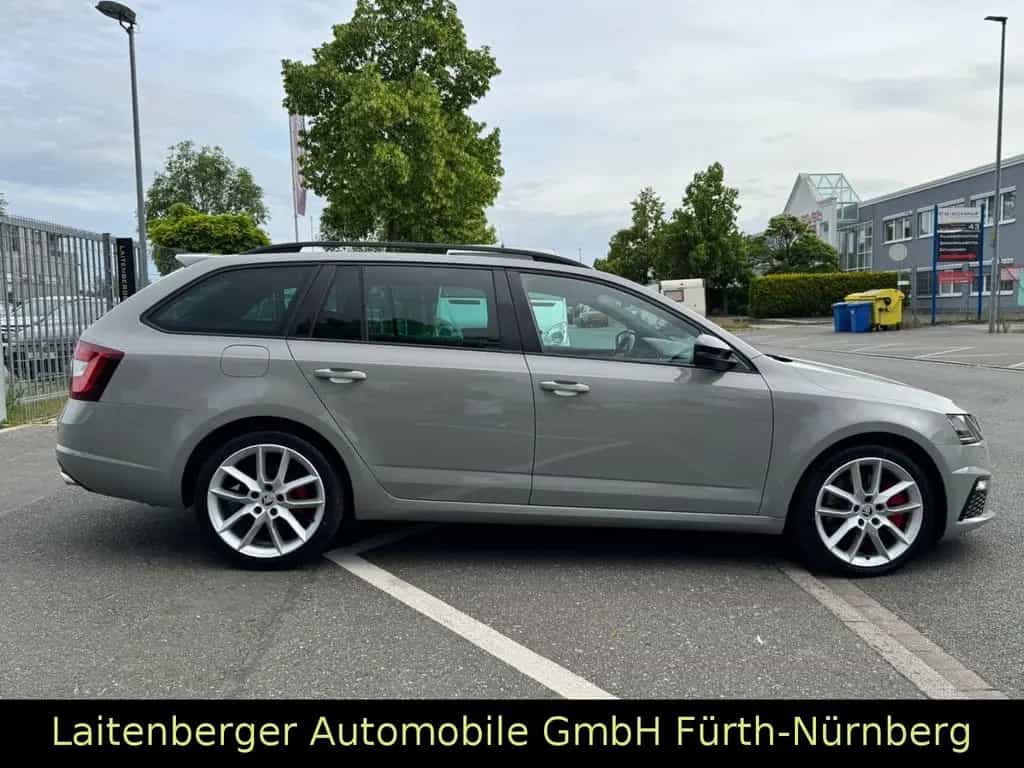 Skoda Octavia RS 2.0Ltr*DSG*LED*NAVI*ALCANTARA*SHZ*PDC 06/2017-photo-6