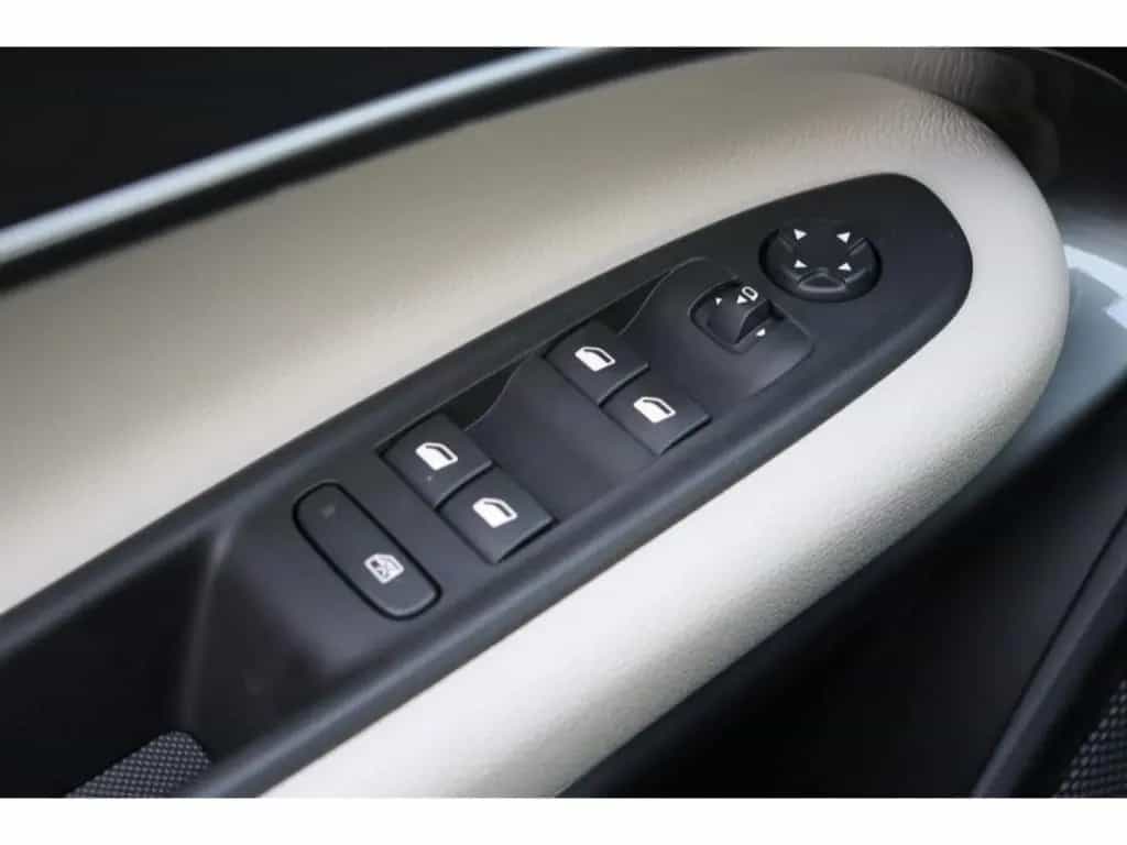 Fiat 600 HYBRID LA PRIMA 1.2 110 PS DCT6 LED NAVI KAM 05/2026-photo-14