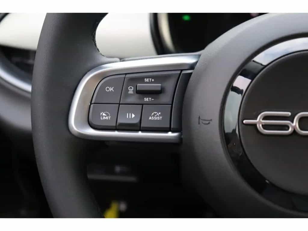 Fiat 600 HYBRID LA PRIMA 1.2 110 PS DCT6 LED NAVI KAM 05/2026-photo-17
