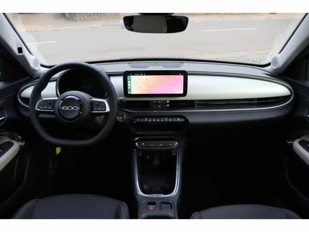 Fiat 600 HYBRID LA PRIMA 1.2 110 PS DCT6 LED NAVI KAM 05/2026-photo-19