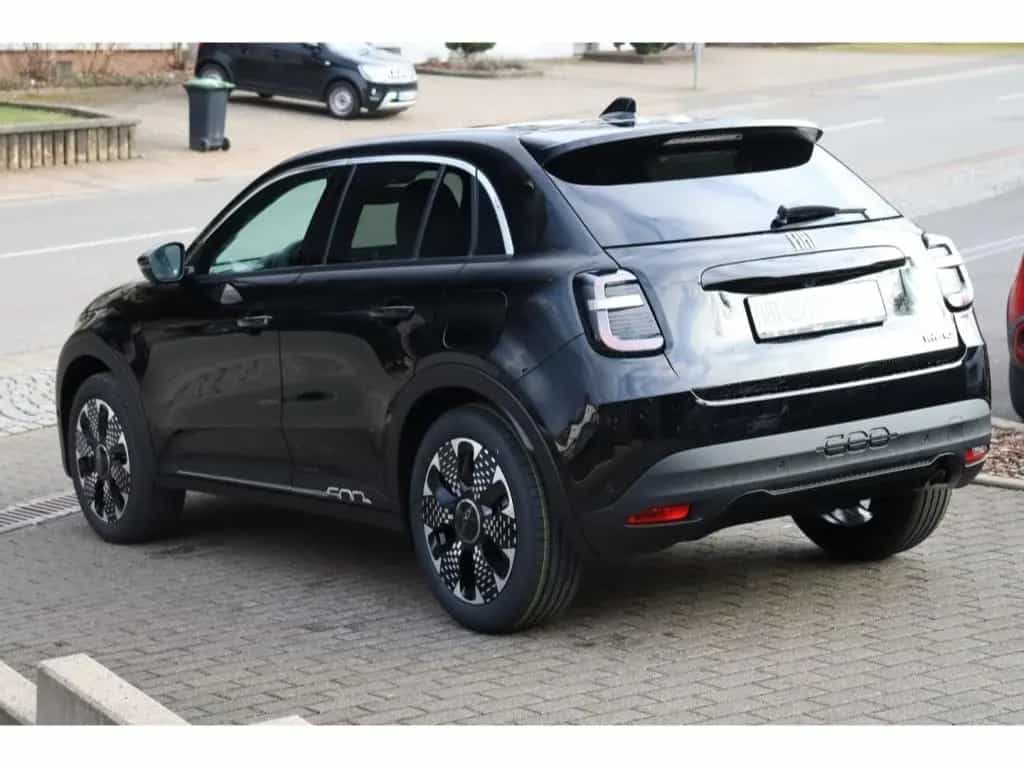 Fiat 600 HYBRID LA PRIMA 1.2 110 PS DCT6 LED NAVI KAM 05/2026-photo-4