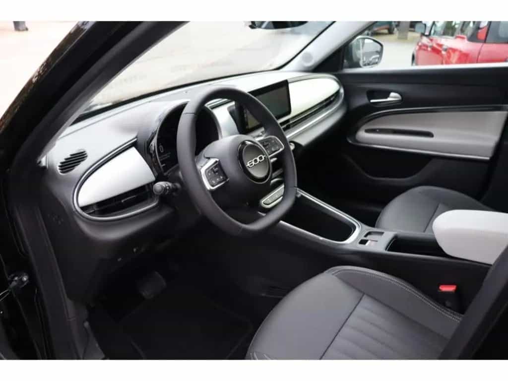 Fiat 600 HYBRID LA PRIMA 1.2 110 PS DCT6 LED NAVI KAM 05/2026-photo-8