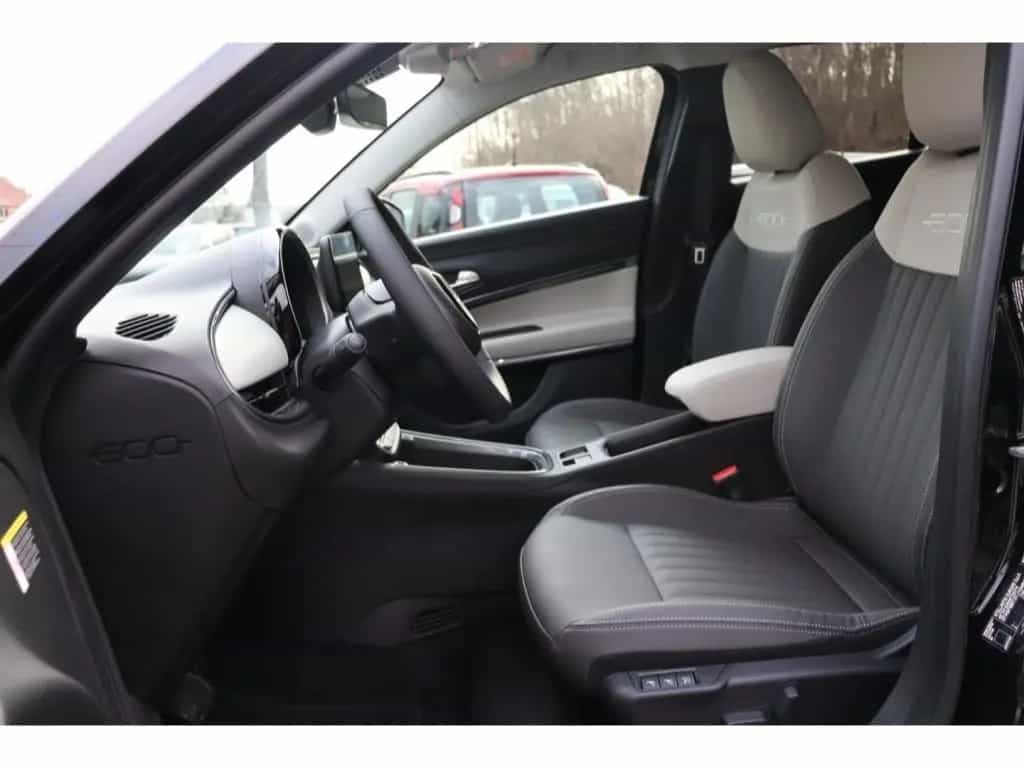 Fiat 600 HYBRID LA PRIMA 1.2 110 PS DCT6 LED NAVI KAM 05/2026-photo-9