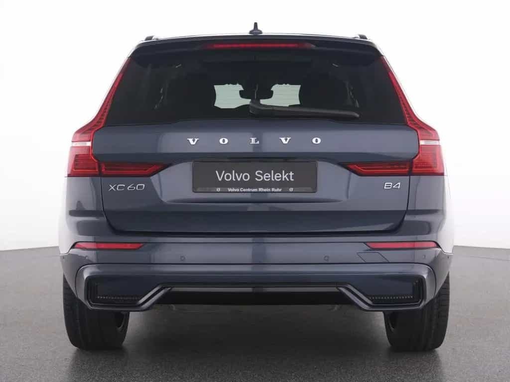 Volvo XC60 B4 PLUS DARK FAP+HKSOUND+PANO+STANDHZ+LM20 12/2023-photo-15