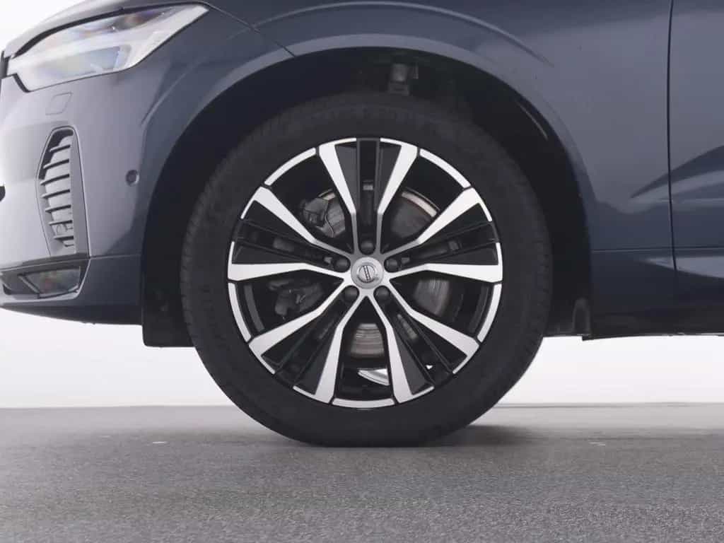 Volvo XC60 B4 PLUS DARK FAP+HKSOUND+PANO+STANDHZ+LM20 12/2023-photo-19