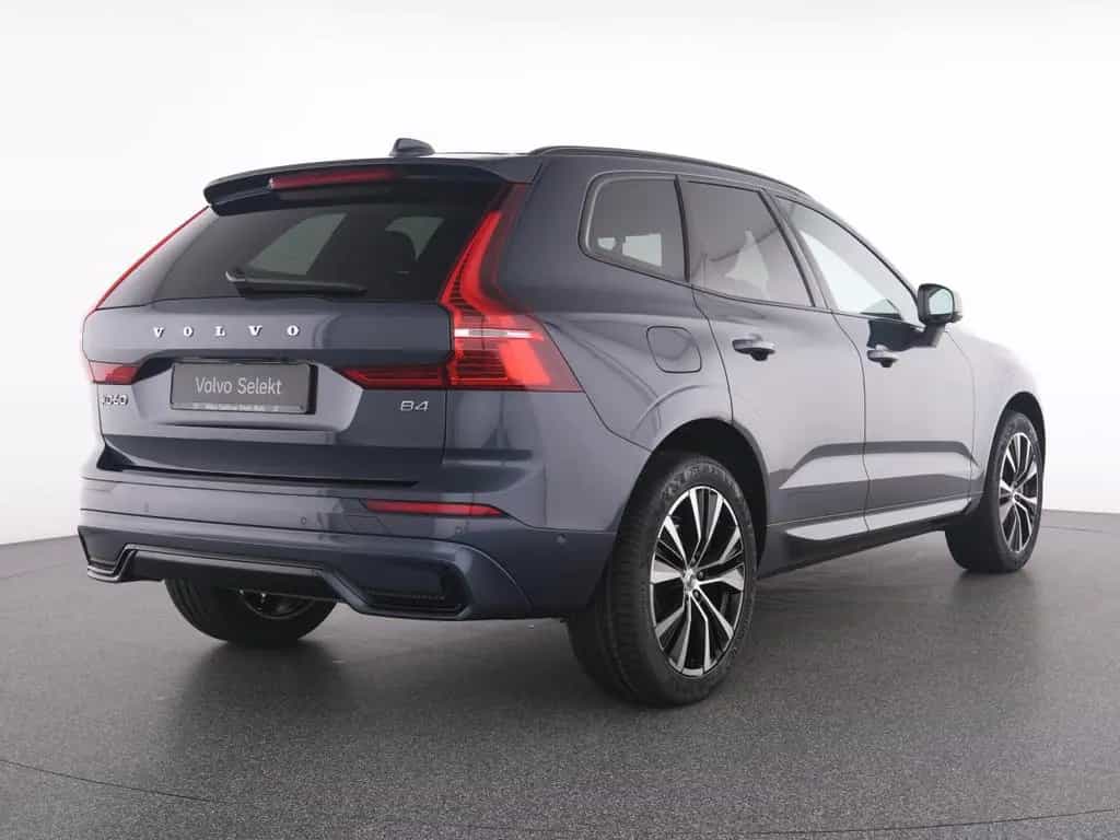 Volvo XC60 B4 PLUS DARK FAP+HKSOUND+PANO+STANDHZ+LM20 12/2023-photo-2