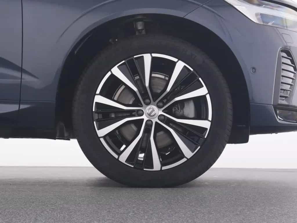 Volvo XC60 B4 PLUS DARK FAP+HKSOUND+PANO+STANDHZ+LM20 12/2023-photo-21