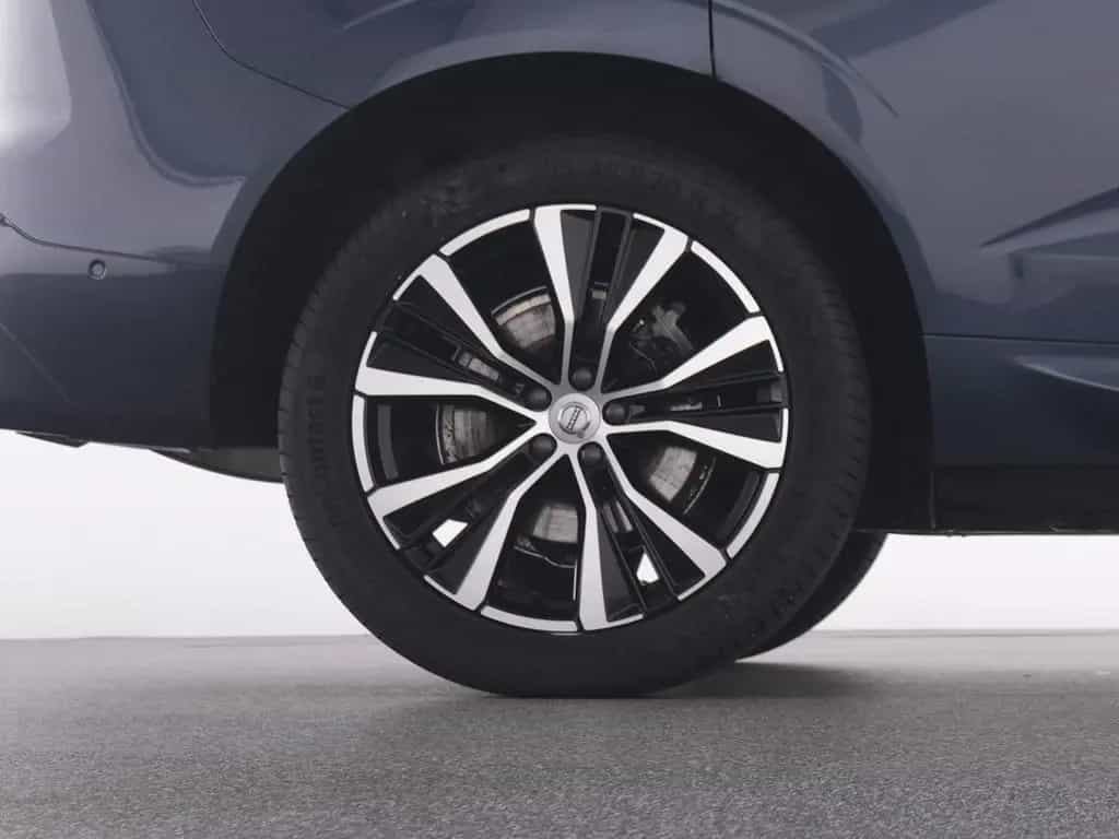 Volvo XC60 B4 PLUS DARK FAP+HKSOUND+PANO+STANDHZ+LM20 12/2023-photo-22