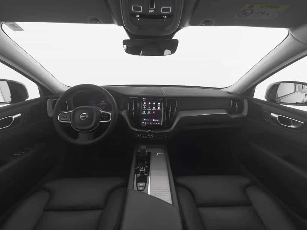 Volvo XC60 B4 PLUS DARK FAP+HKSOUND+PANO+STANDHZ+LM20 12/2023-photo-3