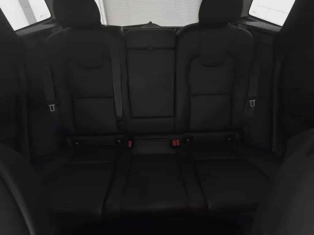 Volvo XC60 B4 PLUS DARK FAP+HKSOUND+PANO+STANDHZ+LM20 12/2023-photo-5