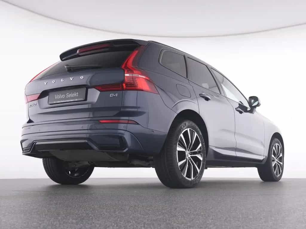 Volvo XC60 B4 PLUS DARK FAP+HKSOUND+PANO+STANDHZ+LM20 12/2023-photo-7