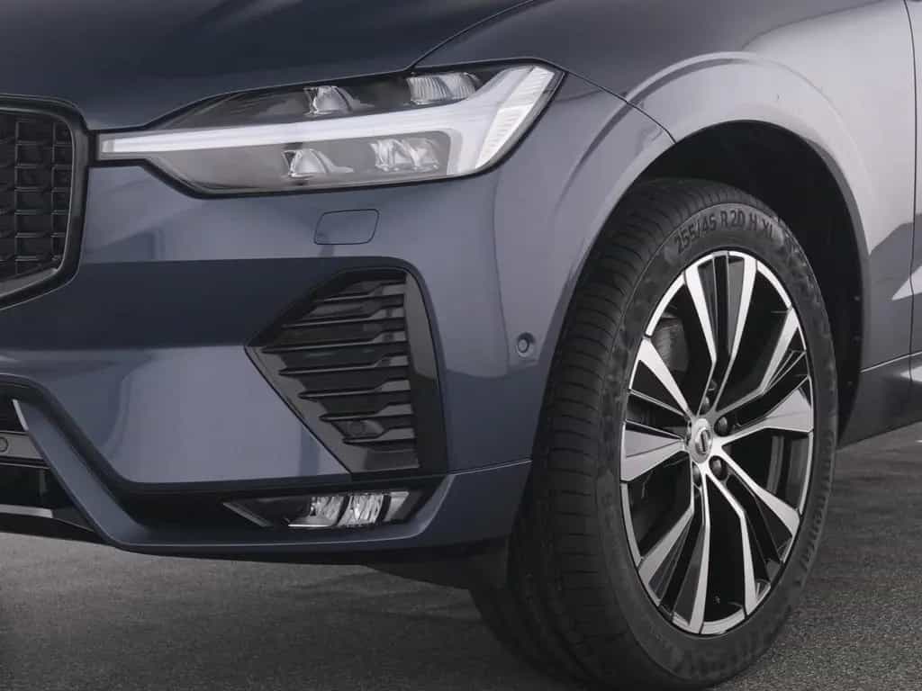 Volvo XC60 B4 PLUS DARK FAP+HKSOUND+PANO+STANDHZ+LM20 12/2023-photo-8
