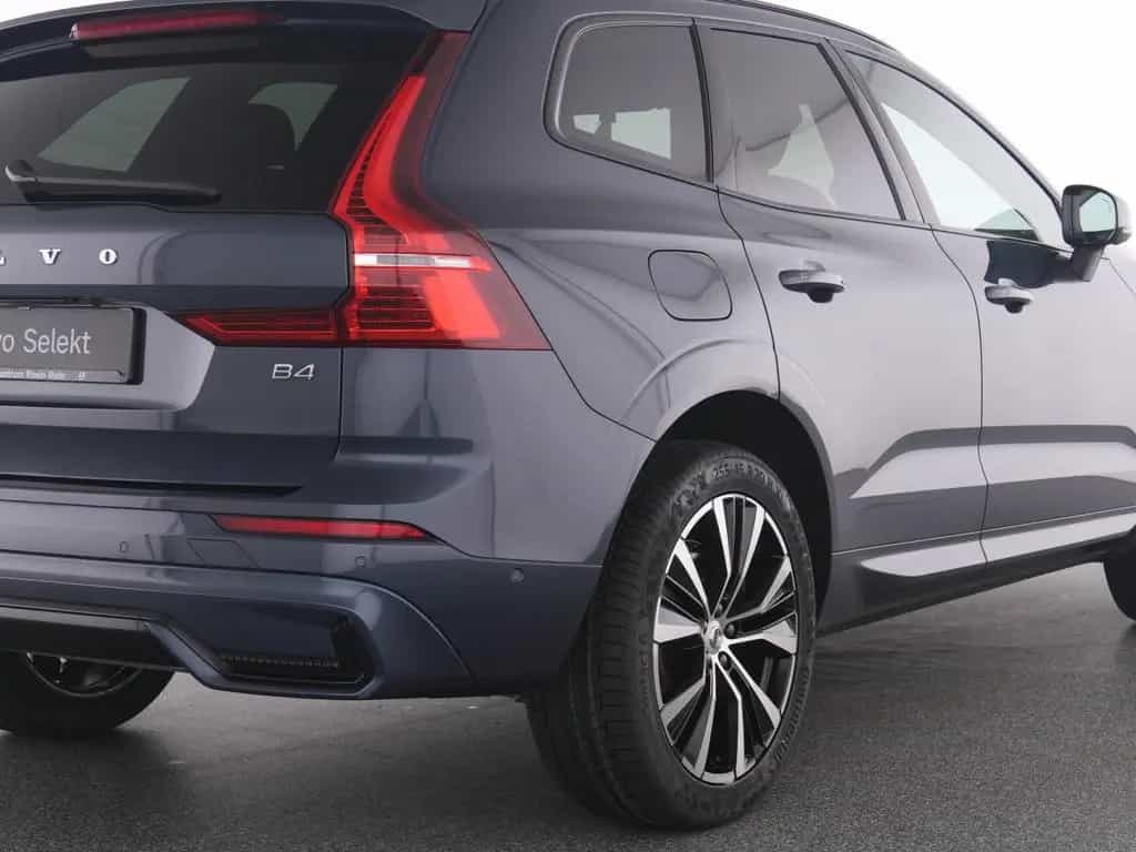 Volvo XC60 B4 PLUS DARK FAP+HKSOUND+PANO+STANDHZ+LM20 12/2023-photo-9