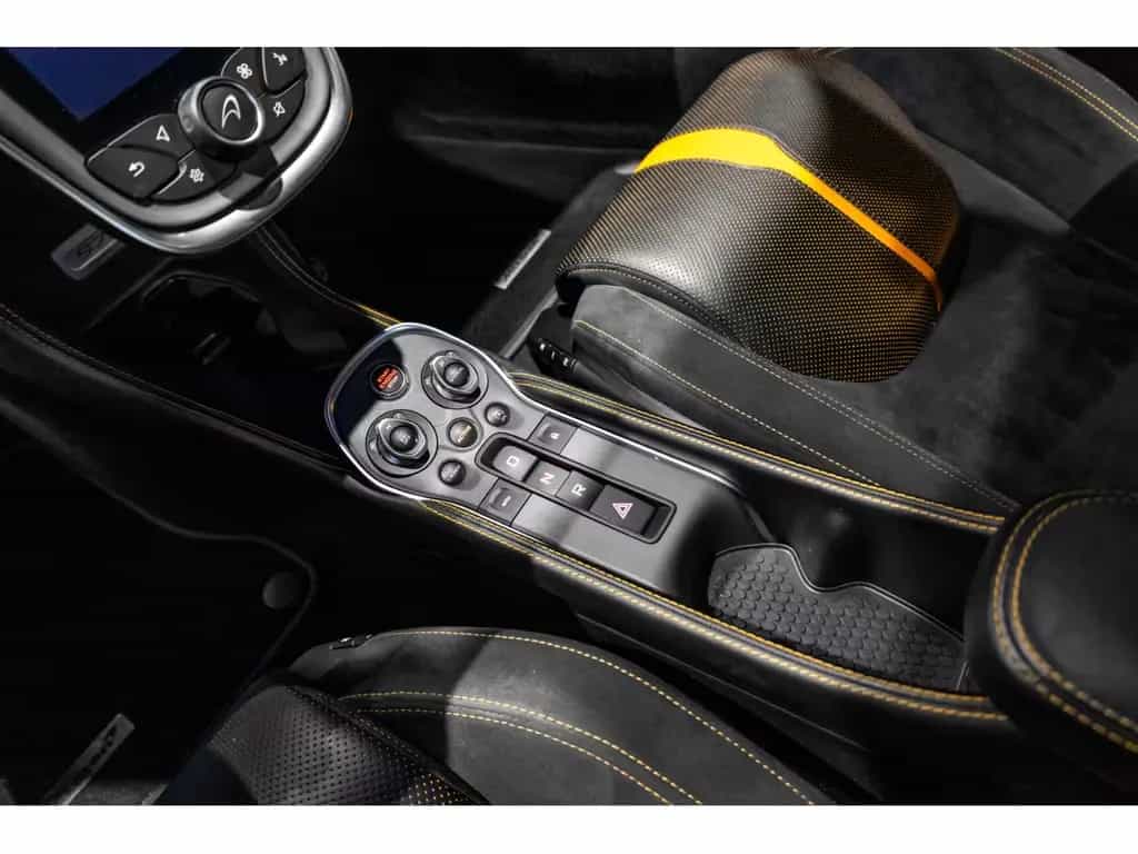 McLaren 570S Coupé 3.8l V8 02/2018-photo-10