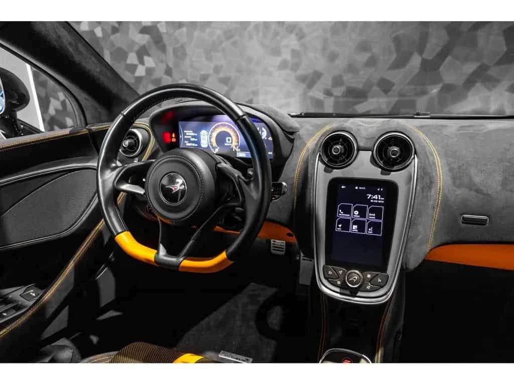 McLaren 570S Coupé 3.8l V8 02/2018-photo-11