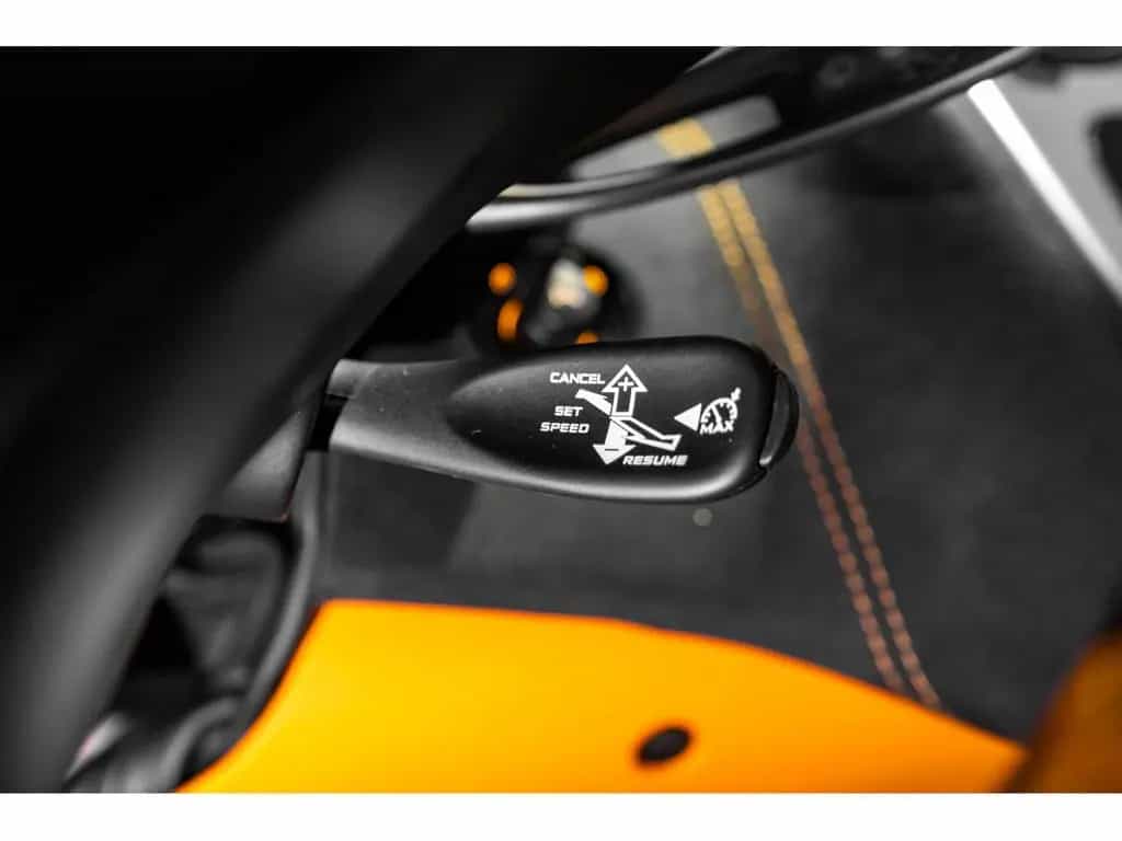 McLaren 570S Coupé 3.8l V8 02/2018-photo-15