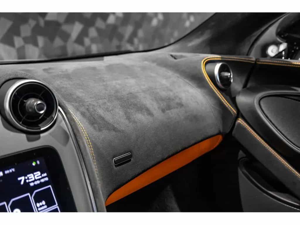 McLaren 570S Coupé 3.8l V8 02/2018-photo-17
