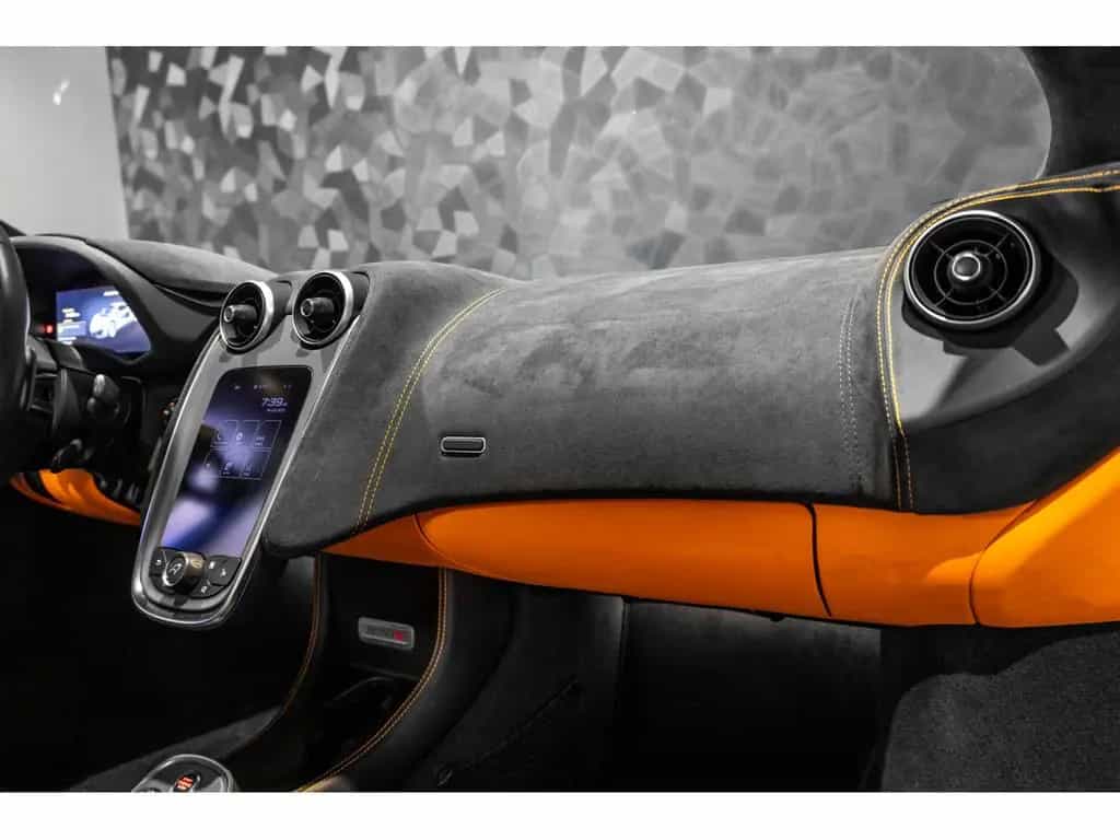 McLaren 570S Coupé 3.8l V8 02/2018-photo-21