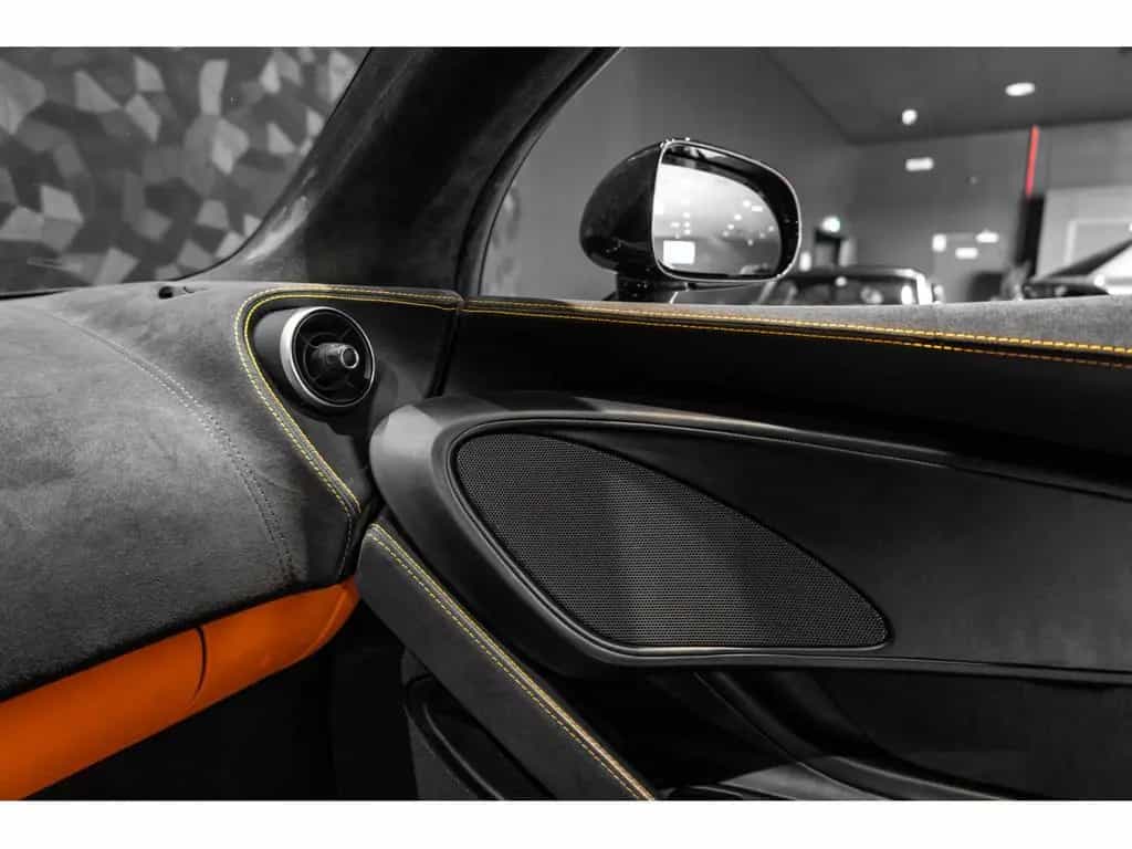 McLaren 570S Coupé 3.8l V8 02/2018-photo-23