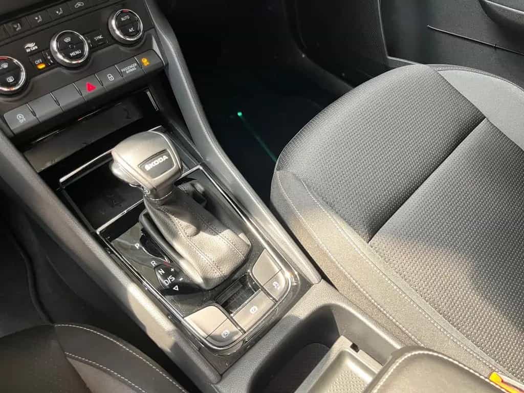 Skoda Karoq Tour 1.5 TSI DSG AHK Schwenkbar 01/2023-photo-8