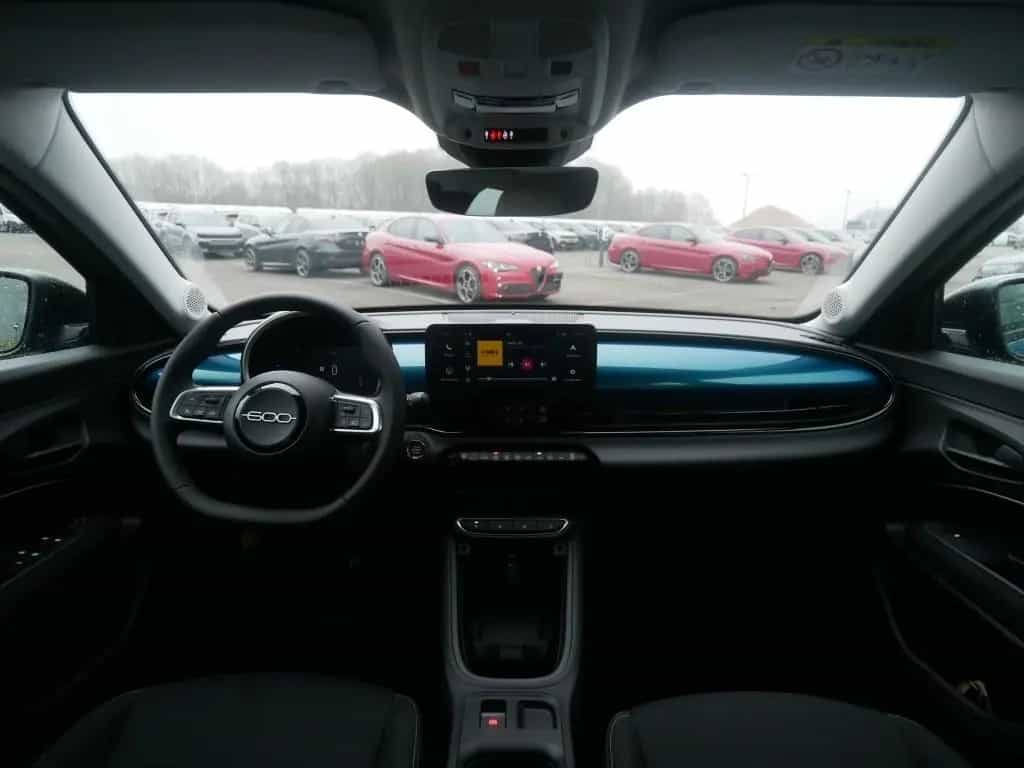Fiat 600 HYBRID ICON 1.2 110 PS DCT6 KOMFORT NAVI KAM 05/2026-photo-16