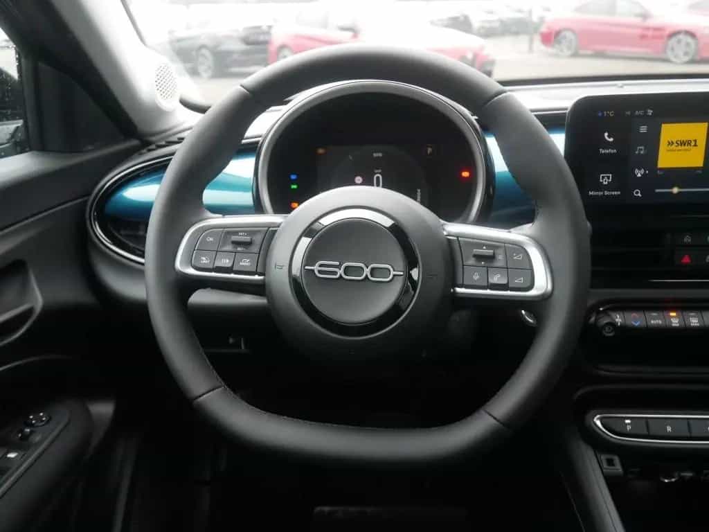 Fiat 600 HYBRID ICON 1.2 110 PS DCT6 KOMFORT NAVI KAM 05/2026-photo-17