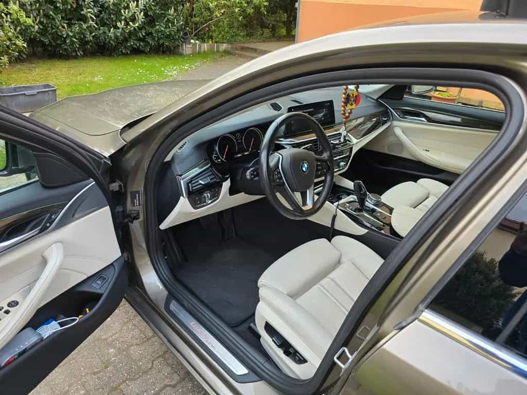 BMW 530 d xDrive A - 10/2017-photo-7