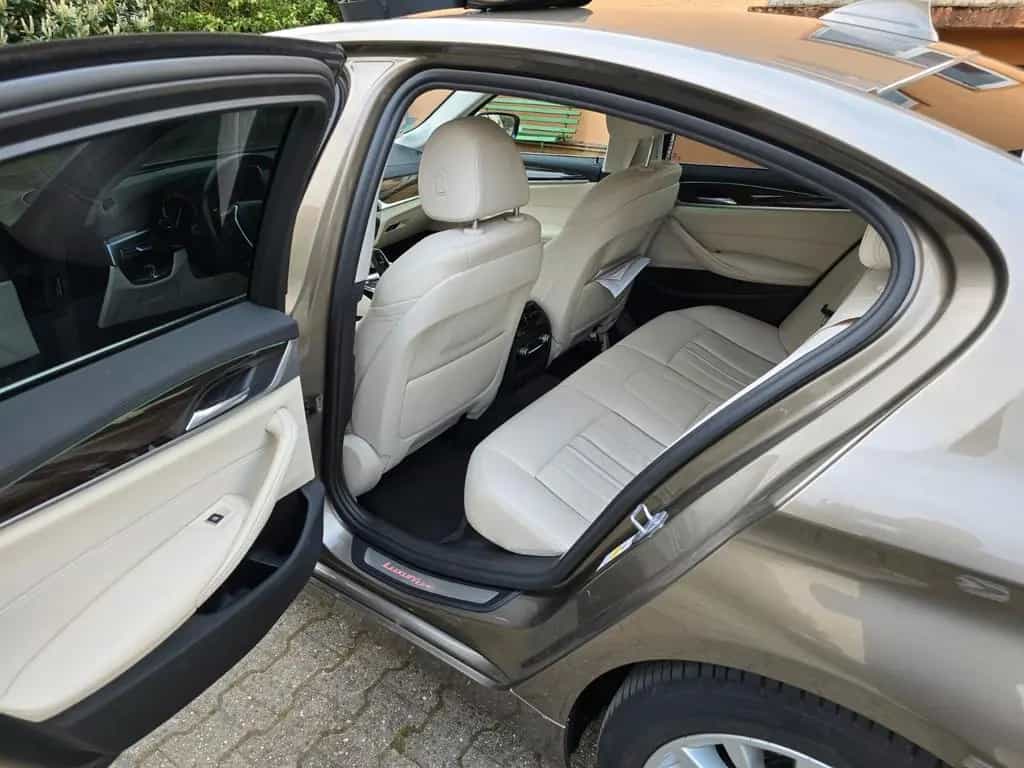 BMW 530 d xDrive A - 10/2017-photo-8