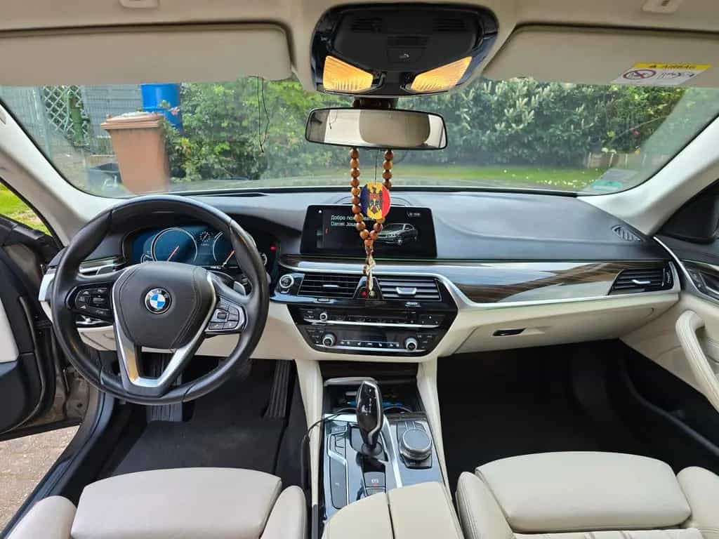 BMW 530 d xDrive A - 10/2017-photo-9