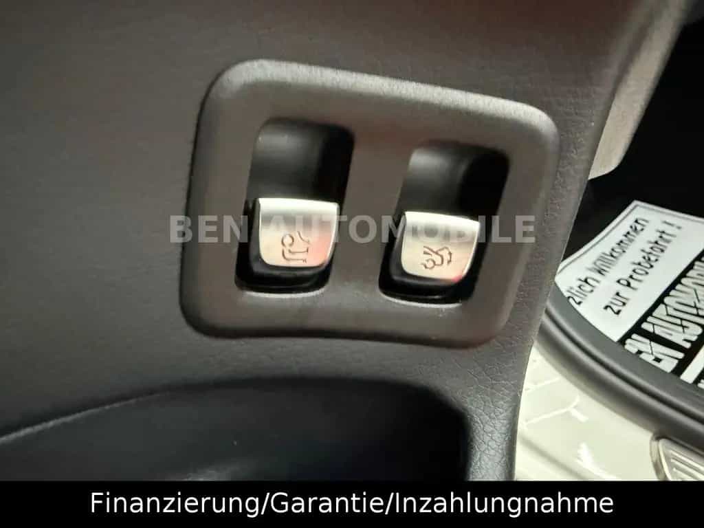 Mercedes-Benz GLC 300 d 4Matic PANO+LED+RFK+AHK 09/2019-photo-11
