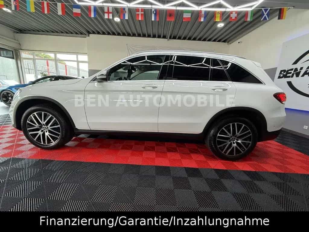 Mercedes-Benz GLC 300 d 4Matic PANO+LED+RFK+AHK 09/2019-photo-12
